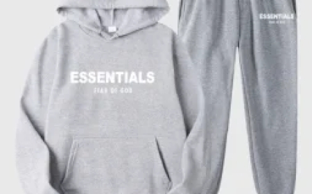 Essentials Pullover Hoodie – Cozy, Classic, and Always in Style