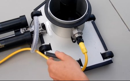 Why Mobile Crews Rely on a Pool Bottom Vacuum Daily